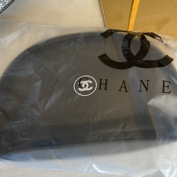 Brand New GWP CHANEL mesh tote and baby pouch - Picture 16 of 17